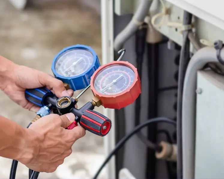 Service manifold connected for system diagnostics